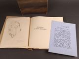 un livre ouvert sur lequel est dessiné le visage d'un homme