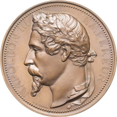 une image montrant un gros plan d'une pièce de monnaie à l'effigie d'un homme