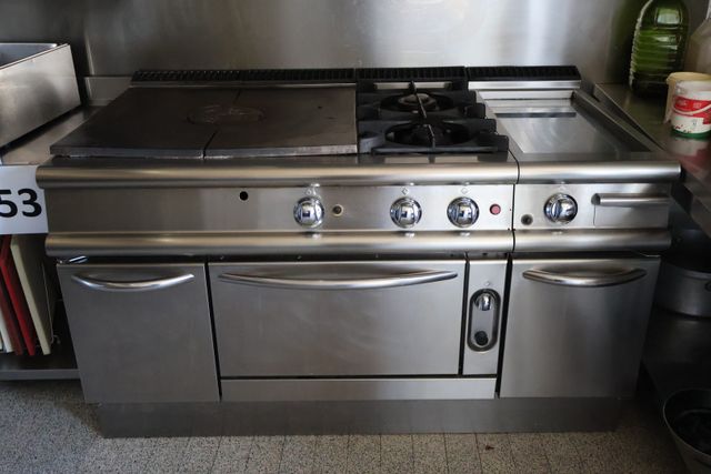 Piano inox deux plaques coup de feu, deux feux gaz, un four, sans...