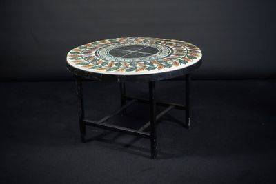 Yvette LE MIEUX. Table basse circulaire à plateau en céramiq…
