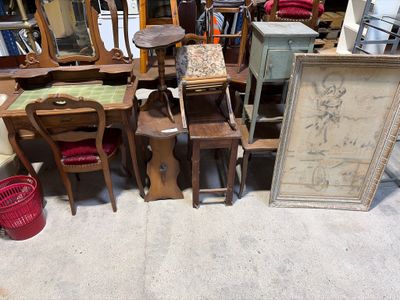 a lot of furniture that is sitting on the floor