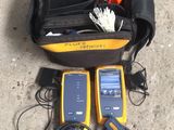 un sac jaune et noir contenant des fils et des outils