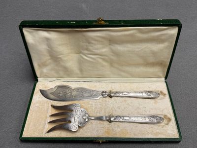 Couverts de service à poisson en métal argenté , manches en …