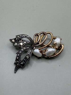 Broche en or jaune 750 millièmes et argent sertie de perles … - Photo 1