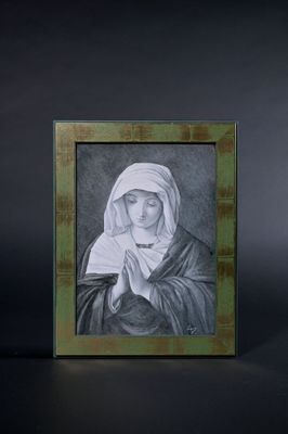 Plaque de porcelaine peinte en grisaille d'une femme en priè…