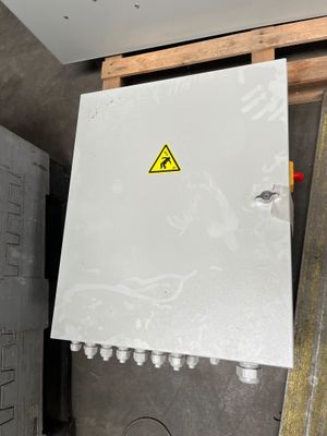 une photo d'un tableau blanc sur lequel figure un panneau d'avertissement