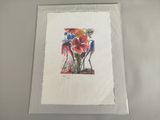 une photo d'une photo représentant des fleurs dans un vase posé sur une table