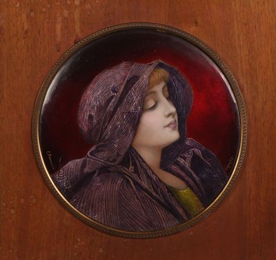 un gros plan sur un tableau représentant une femme portant un châle violet