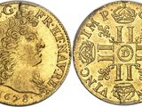 a gold sovereign coin with a cross on the front and a crown on the back