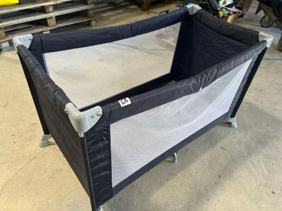 1 Lit bébé (1.17m x 0.58m)