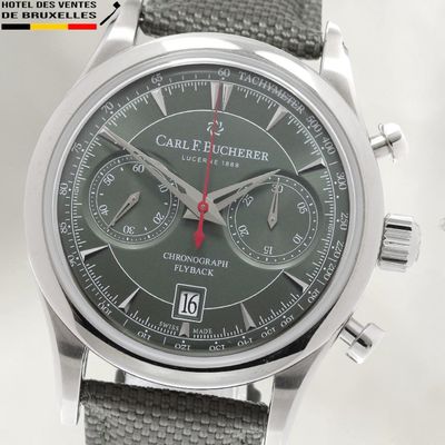 un gros plan d'une montre-bracelet au cadran vert
