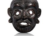 une image d'un masque en bois sur fond blanc