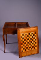 Table à jeux en bois naturel teinté et placage de marqueteri… (photo 2)