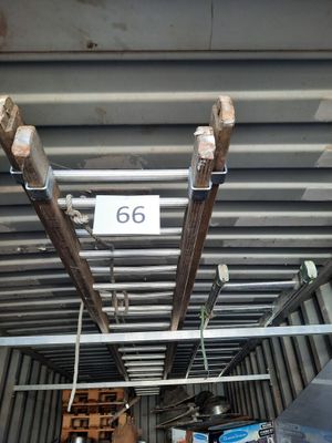 une photo de l'intérieur d'un conteneur de stockage