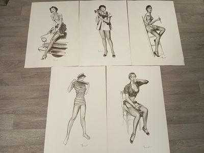 quatre croquis représentant des femmes en maillot de bain assises par terre