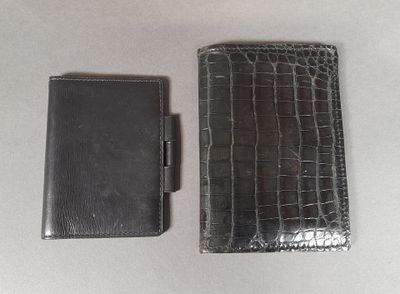 wallet and card case sitting on a table next to each other