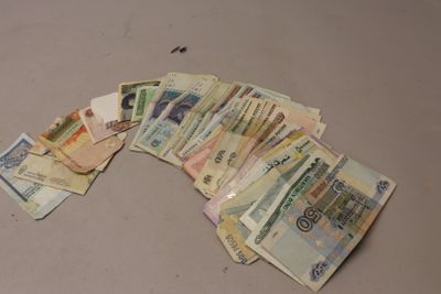 Lot de billets étrangers. - Photo 1