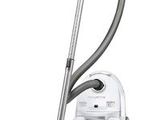 l'aspirateur est propre et prêt à être utilisé sur le sol