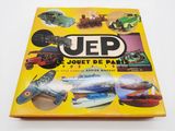 un livre jaune avec des images de différents véhicules