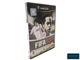un gros plan sur un boîtier de DVD sur lequel figure un match de football