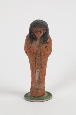 Chaouabti portant la perruque portant une inscription estomp…