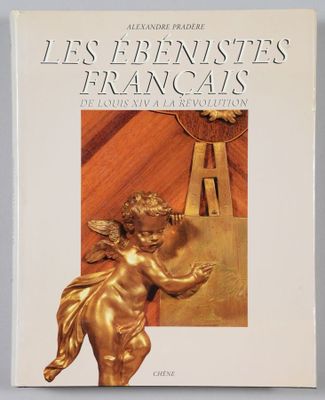 la couverture d'un livre sur laquelle figure une statue en or