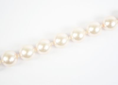 perles sur fond blanc