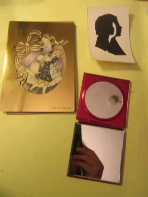 un boîtier contenant un CD et sur lequel figure la photo d'une femme