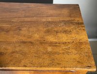 Commode rectangulaire en noyer et placage de noyer ouvrant à… (photo 2)