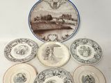 plusieurs assiettes posées sur une table, ornées de motifs et de dessins variés