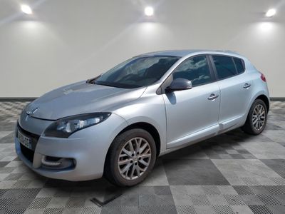 a picture of a silver car on a checkered floor