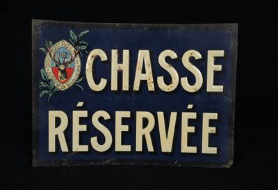 un panneau sur lequel est inscrit « réserve de chasse »