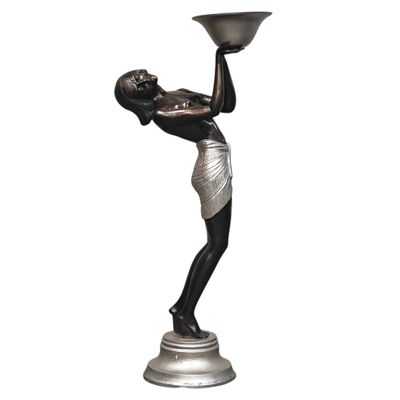 une image représentant une statue d'une femme tenant un bol