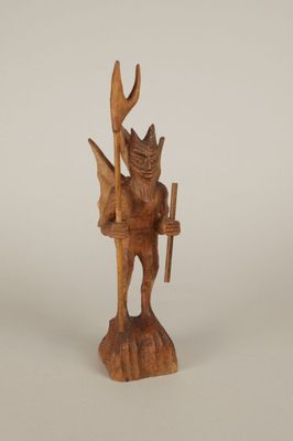 XXème siècle. Diable ailé tenant un fourche et un bâton, la …