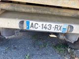 une photo de la plaque d'immatriculation à l'arrière d'un camion