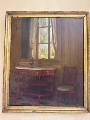 un tableau accroché au mur d'une pièce où se trouvent une table et deux chaises