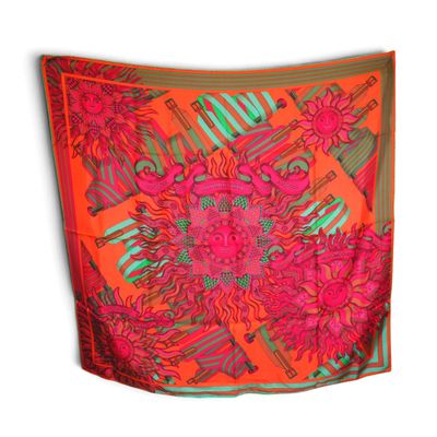 une écharpe orange et verte avec des fleurs roses sur fond blanc