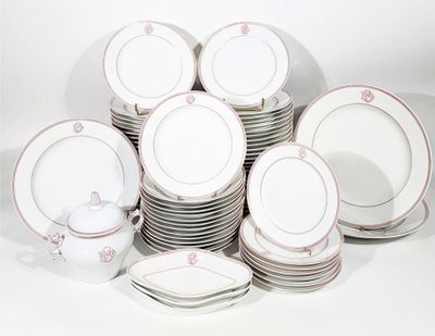 CHARLES PILLIVUYT & Cie Importante partie de service en porc…
