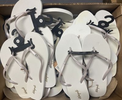 plusieurs paires de tongs blanches, tong, tong, tong, tong, tong, tong, tong, tong, tong, tong, tong, tong, tong, tong, tong, tong, tong, tong, tong, tong, tong, tong, tong, tong, tong, tong, tong, tong, tong, tong, tong, tong, tong, tong, tong, tong, tong, tong, tong, tong, tong, tong, tong, tong, tong, tong, tong, tong, tong, tong, tong, tong, tong, tong, tong, tong, tong, tong, tong, tong,