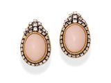 une paire de boucles d'oreilles en corail et diamants