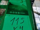 une affiche verte posée sur une étagère dans un magasin