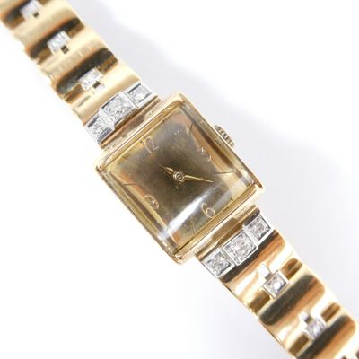 une montre-bracelet de femme ornée de diamants
