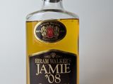 l'image d'une bouteille de whisky posée sur une table
