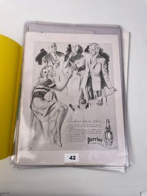un livre jaune sur lequel figurent les portraits d'un homme et d'une femme