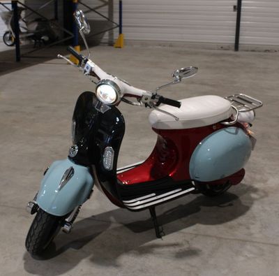 un scooter rouge et bleu garé dans un garage