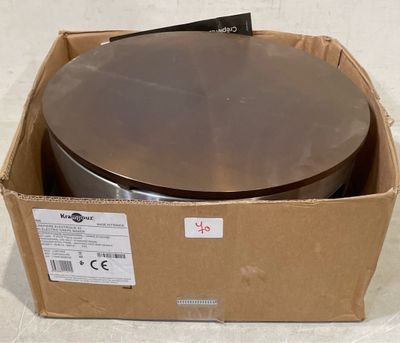 a cardboard box with a brown lid and a brown lid