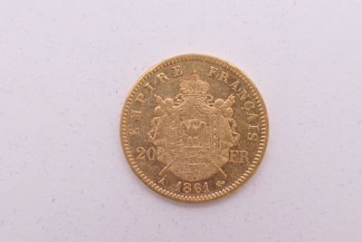 une image d'une pièce d'or sur une surface blanche