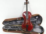 un violon dans son étui, sur fond blanc