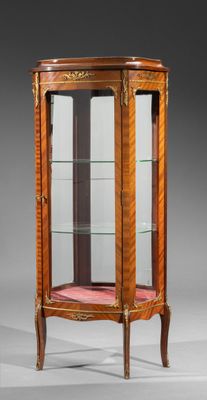 Vitrine argentier en bois de placage, à façade et côtés mouv…