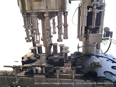 a picture of a machine that has a lot of machines on it